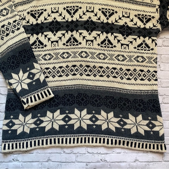 Vintage 90s Mom Nordic Turtleneck Sweater - Black & White - Picture 5 of 11